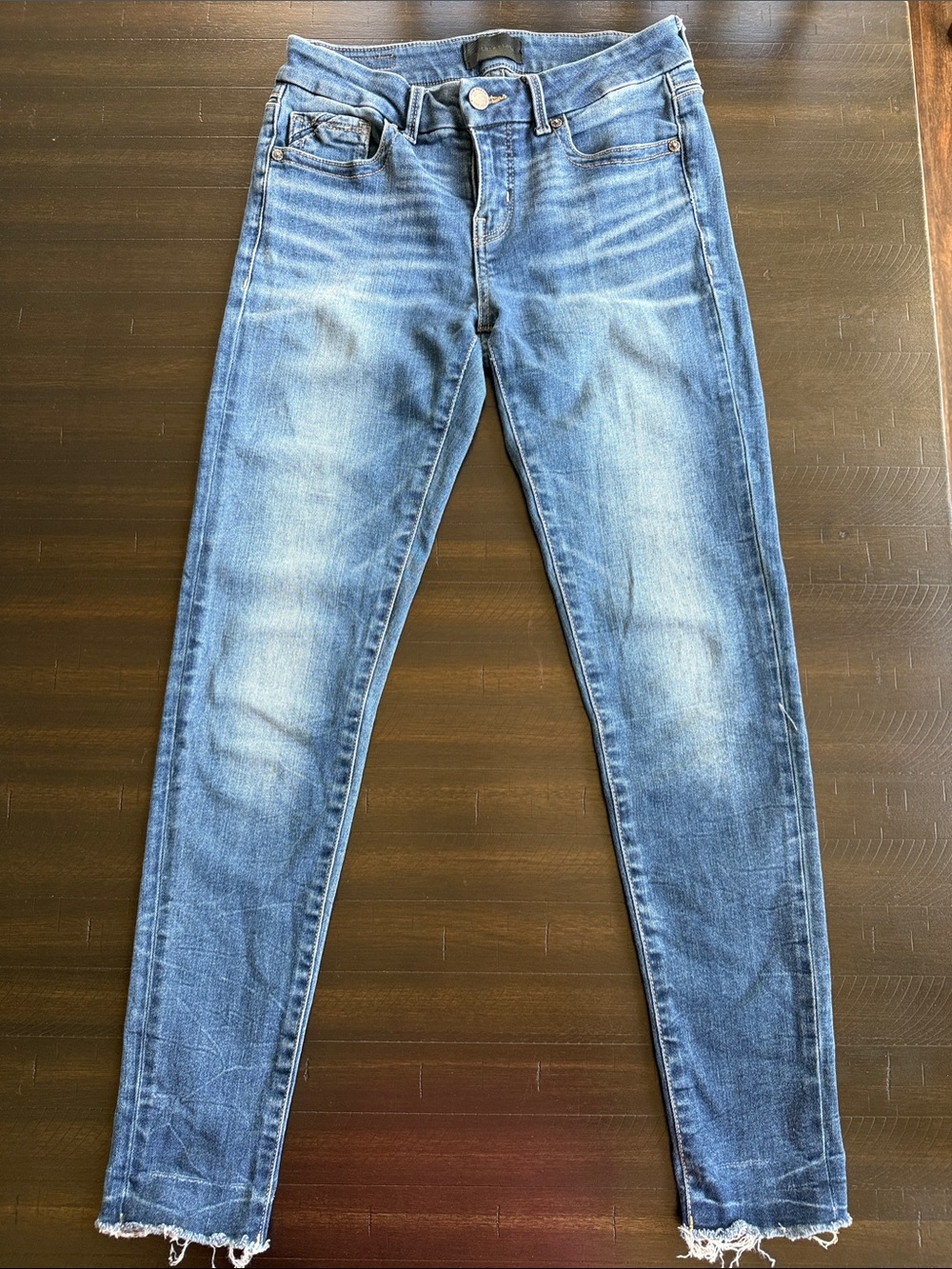 Buckle Black Women Skinny Jeans in Light Blue Wash